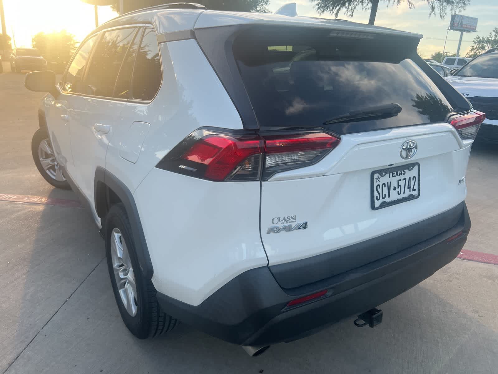 2019 Toyota RAV4 XLE 7