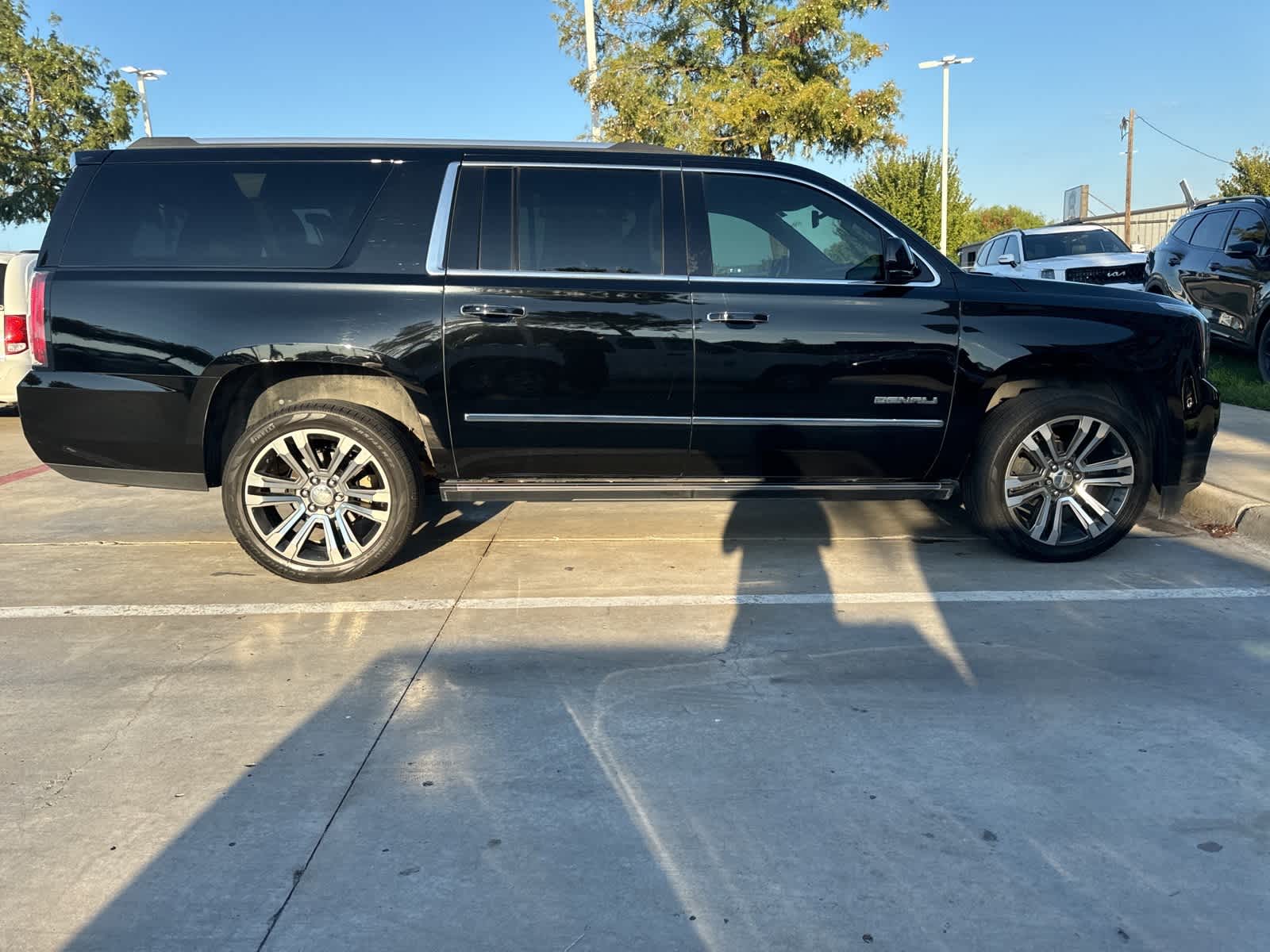 2020 GMC Yukon XL Denali 4