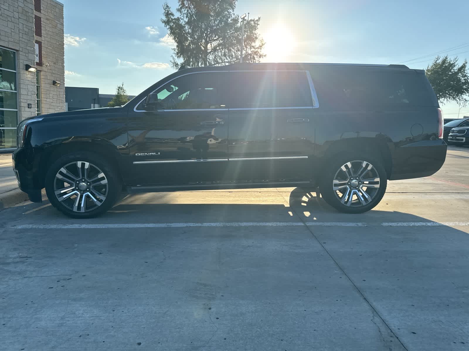 2020 GMC Yukon XL Denali 8