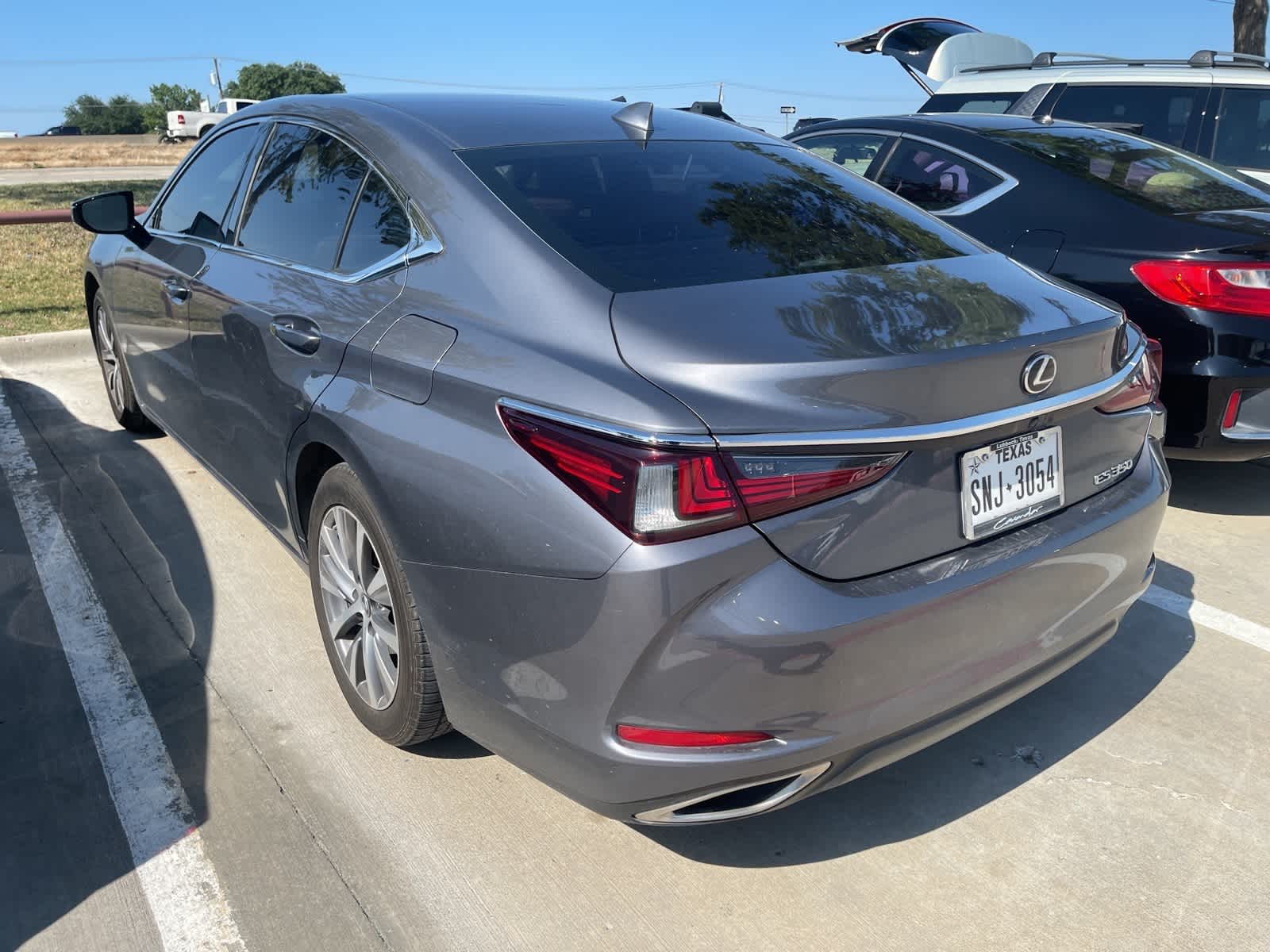 2020 Lexus ES  7