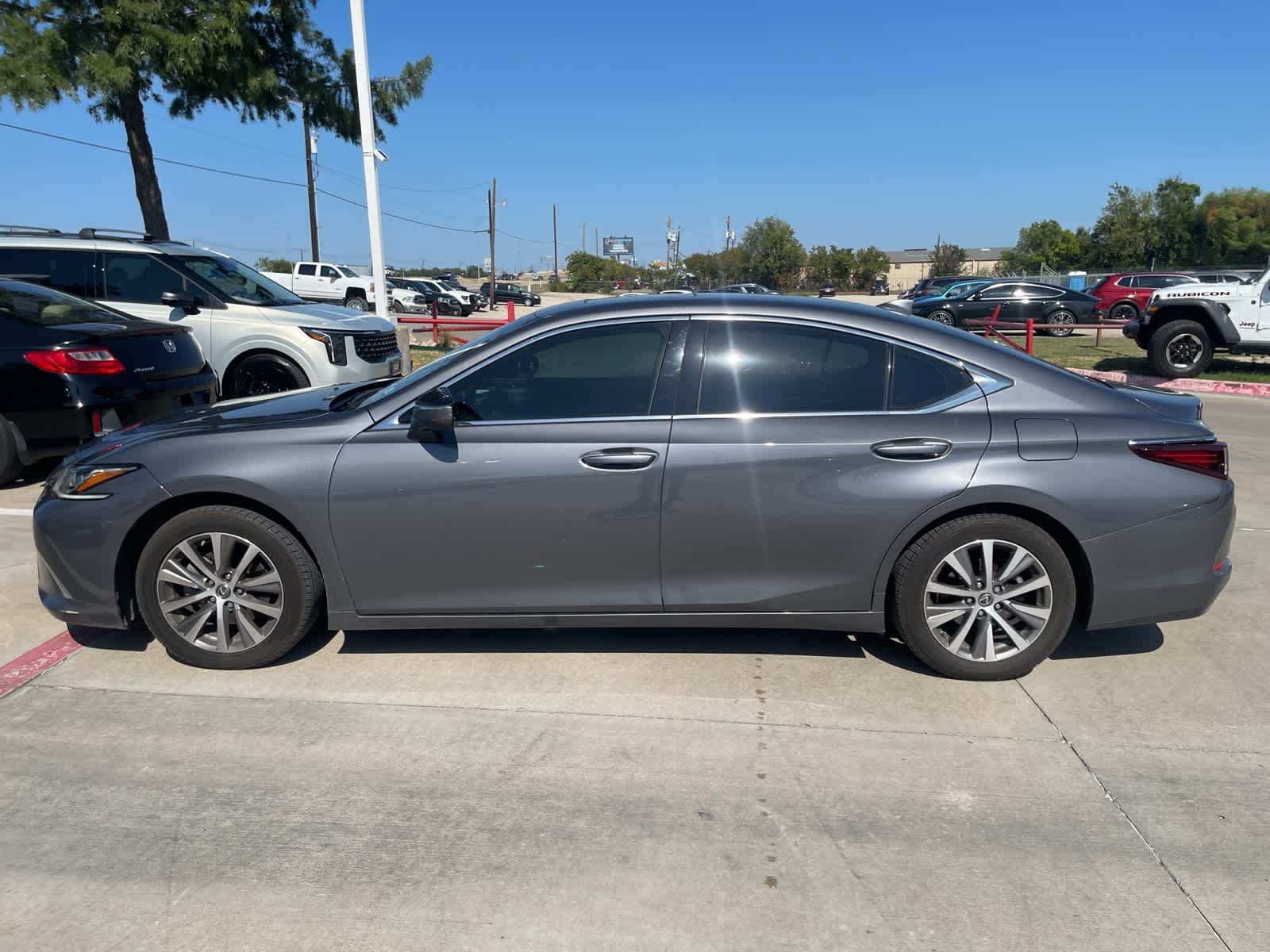 2020 Lexus ES  8