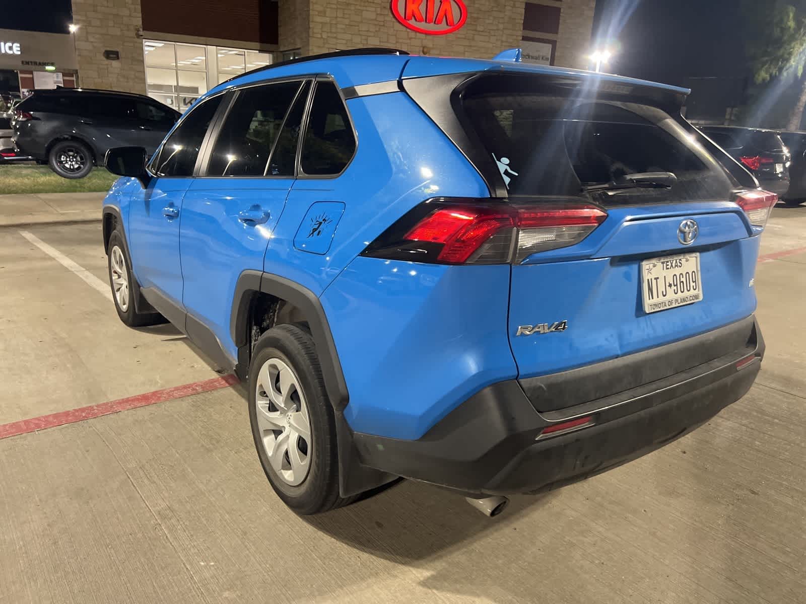 2020 Toyota RAV4 LE 7