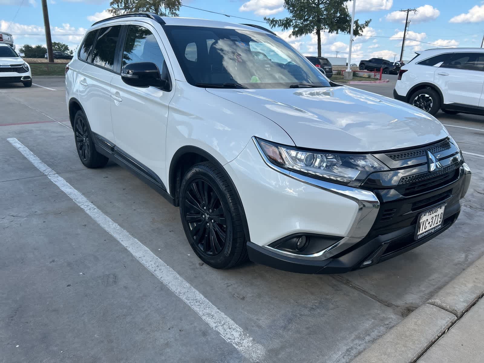 2020 Mitsubishi Outlander LE 2