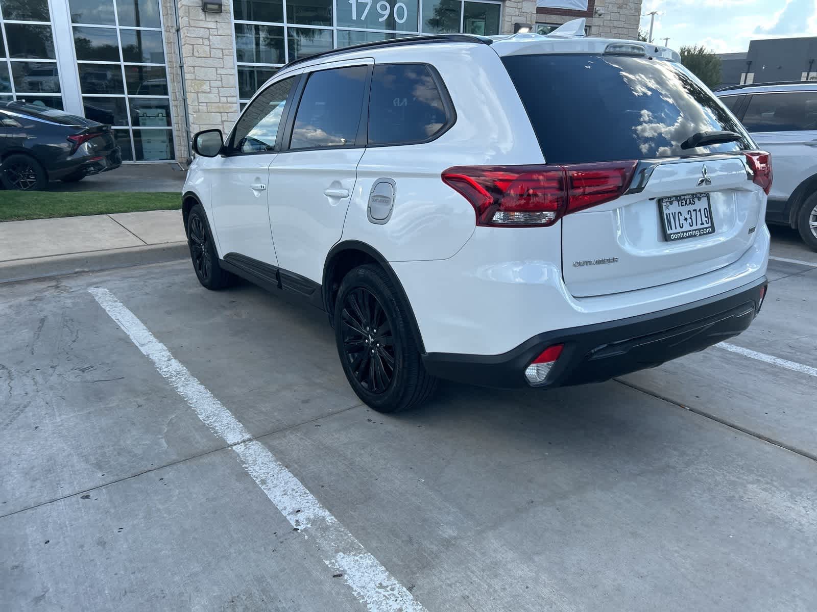 2020 Mitsubishi Outlander LE 6