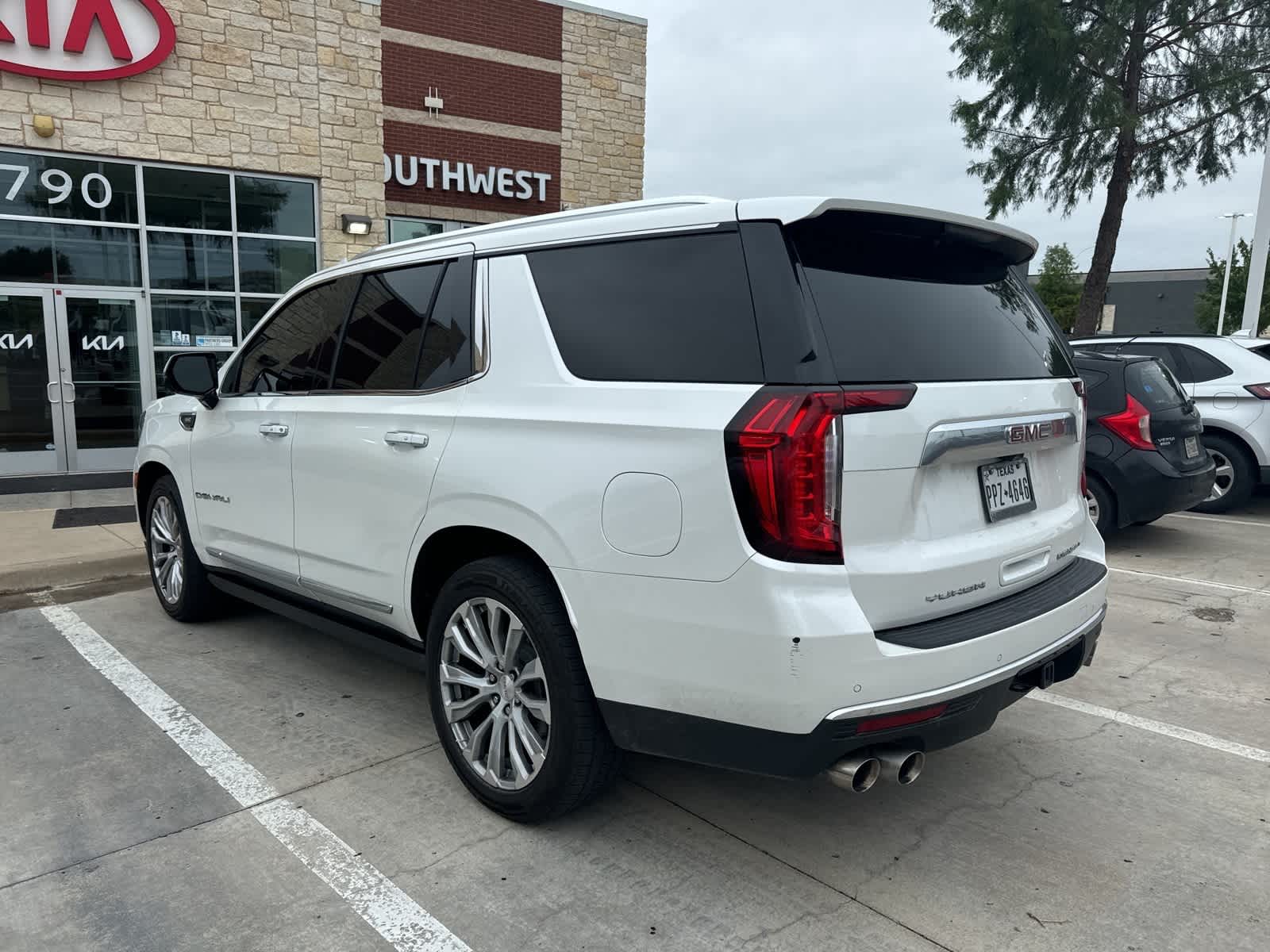 2021 GMC Yukon Denali 6