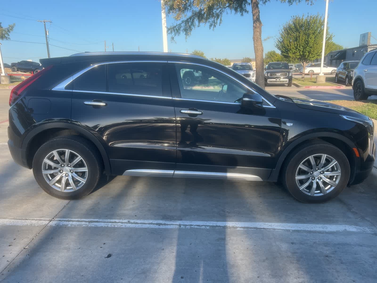 2022 Cadillac XT4 AWD Premium Luxury 4