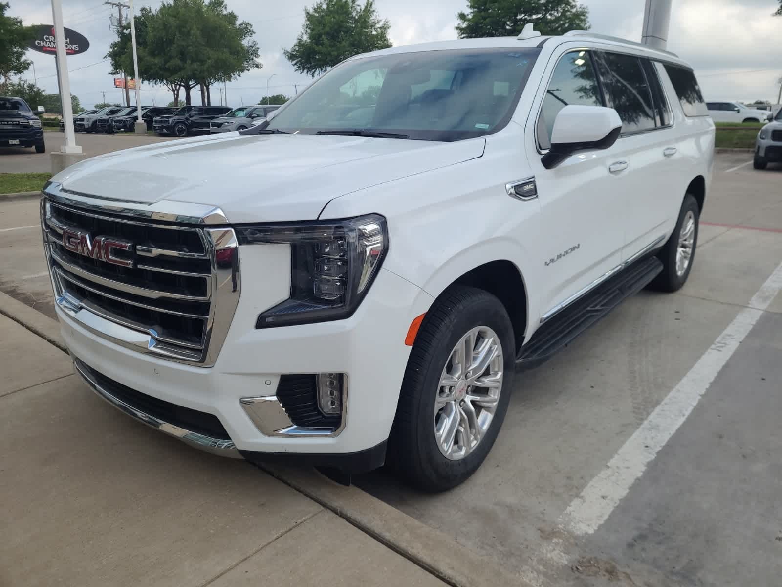 2022 GMC Yukon XL SLT 1