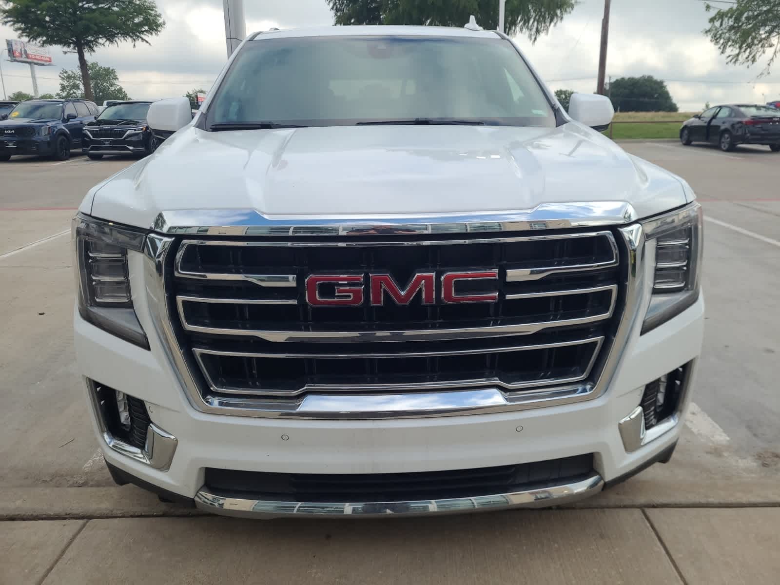 2022 GMC Yukon XL SLT 2