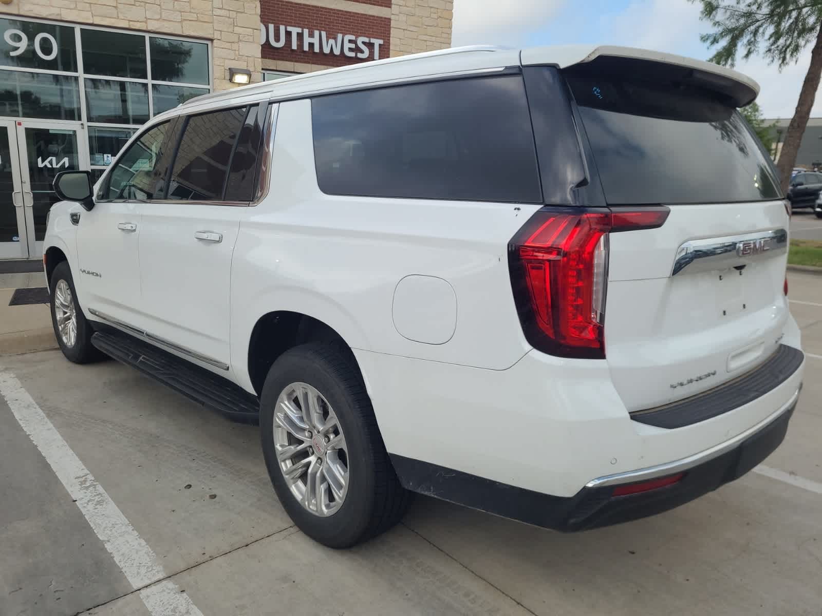 2022 GMC Yukon XL SLT 7