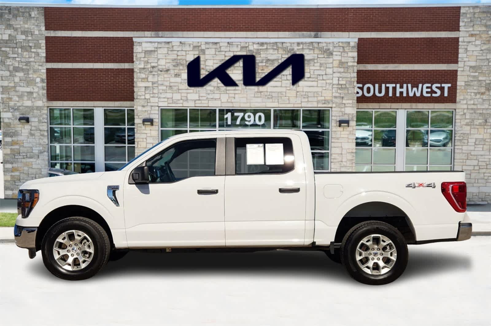 2023 Ford F-150 XLT 4WD SuperCrew 5.5 Box 3