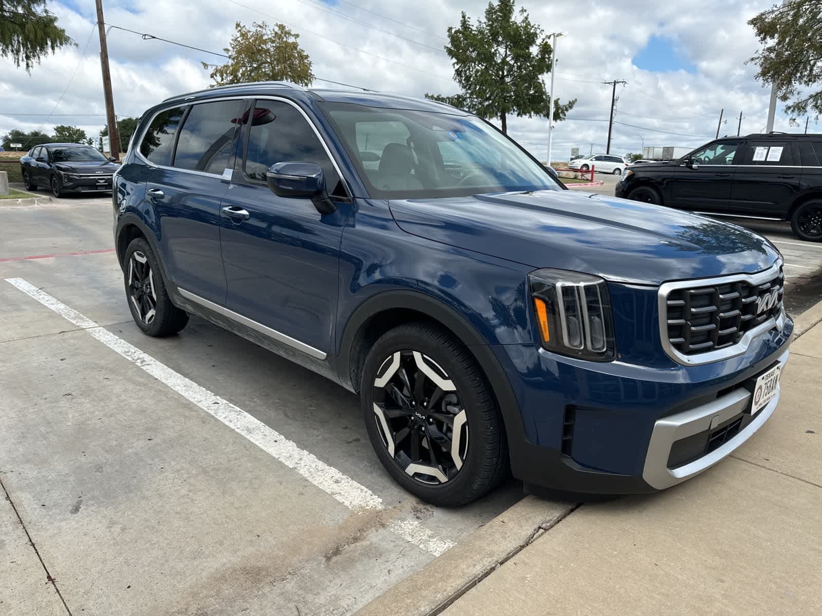 2023 Kia Telluride S 3