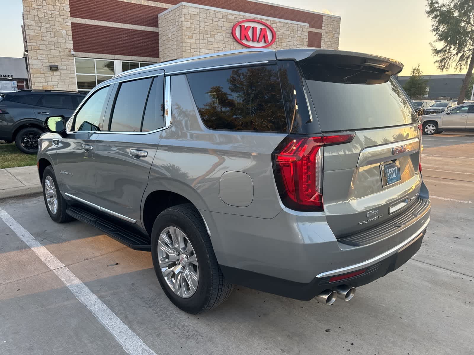 2023 GMC Yukon Denali 6