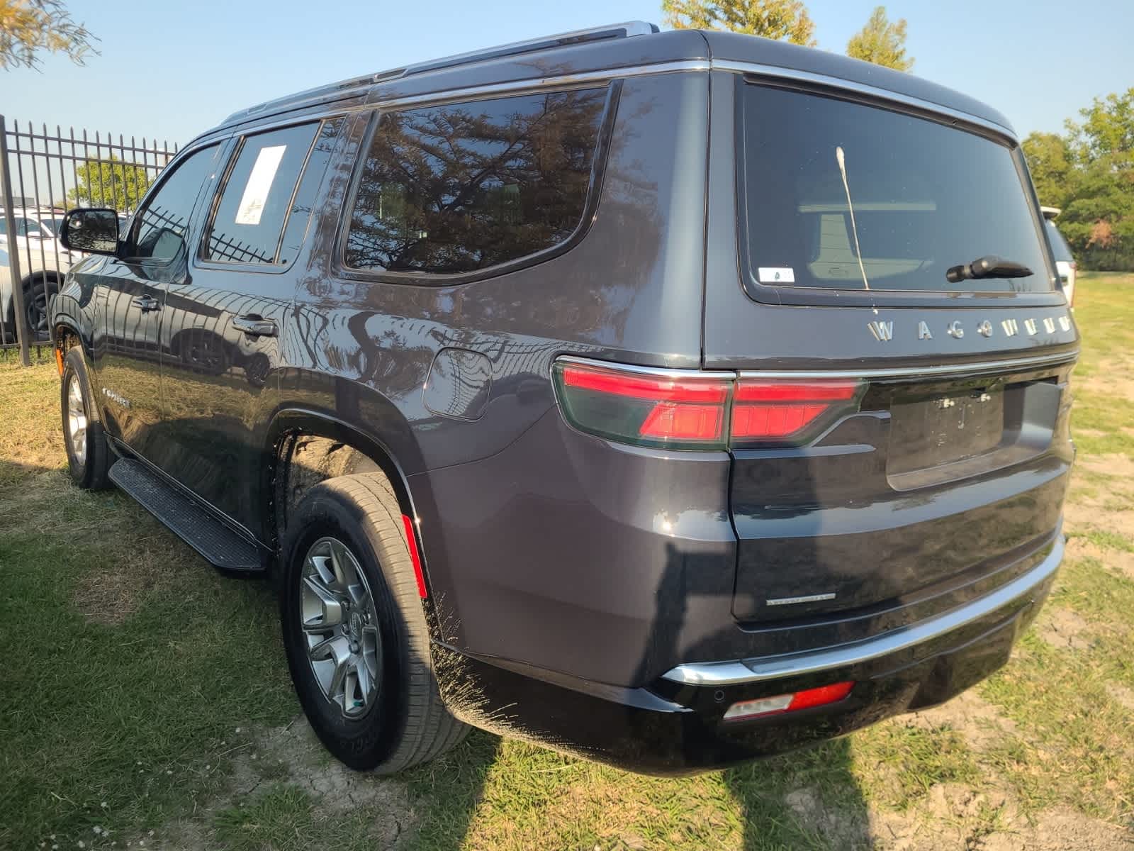 2023 Jeep Wagoneer  6