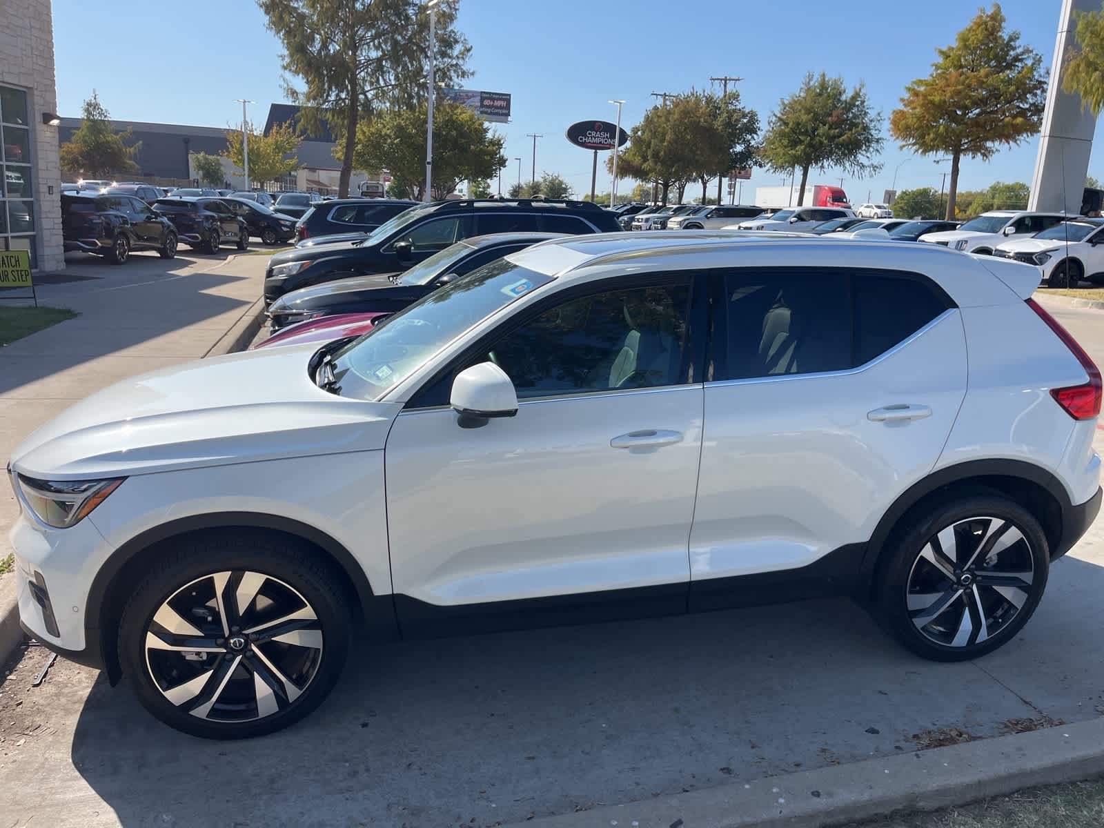 2024 Volvo XC40 Plus Bright Theme 6