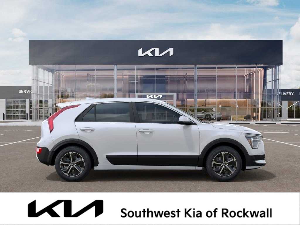 2024 Kia Niro LX 7