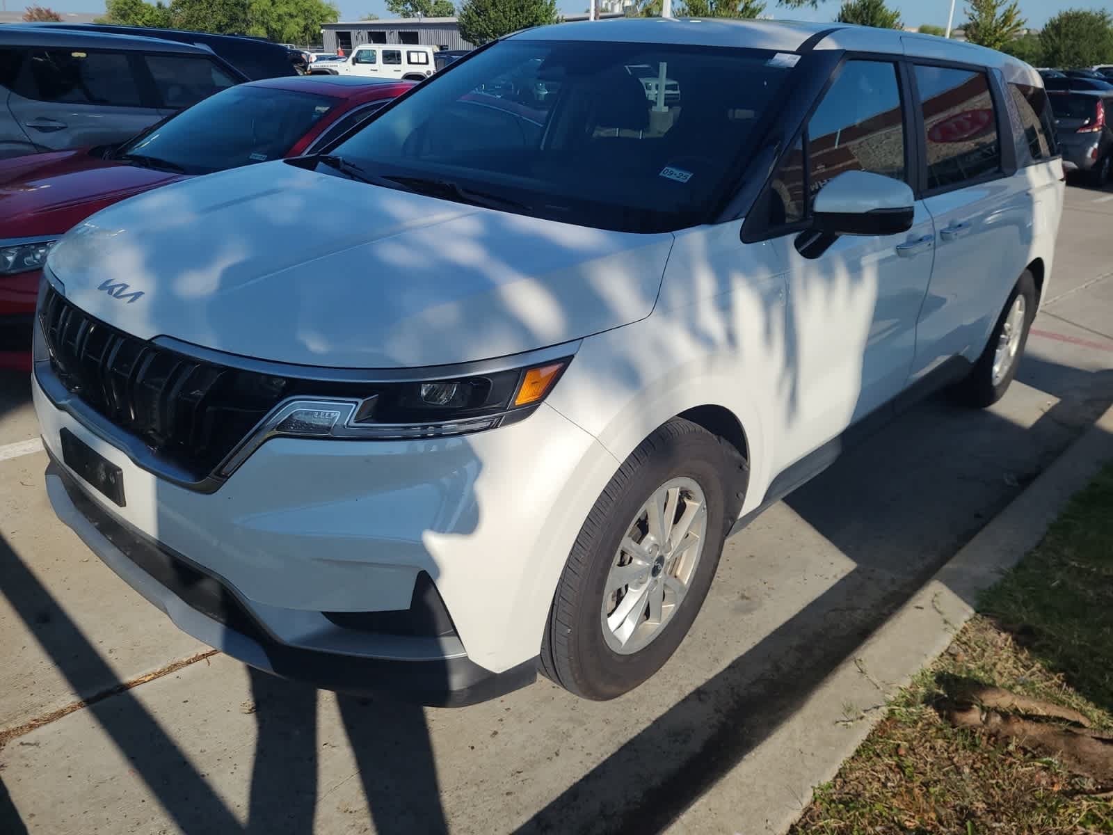 2024 Kia Carnival LX 1