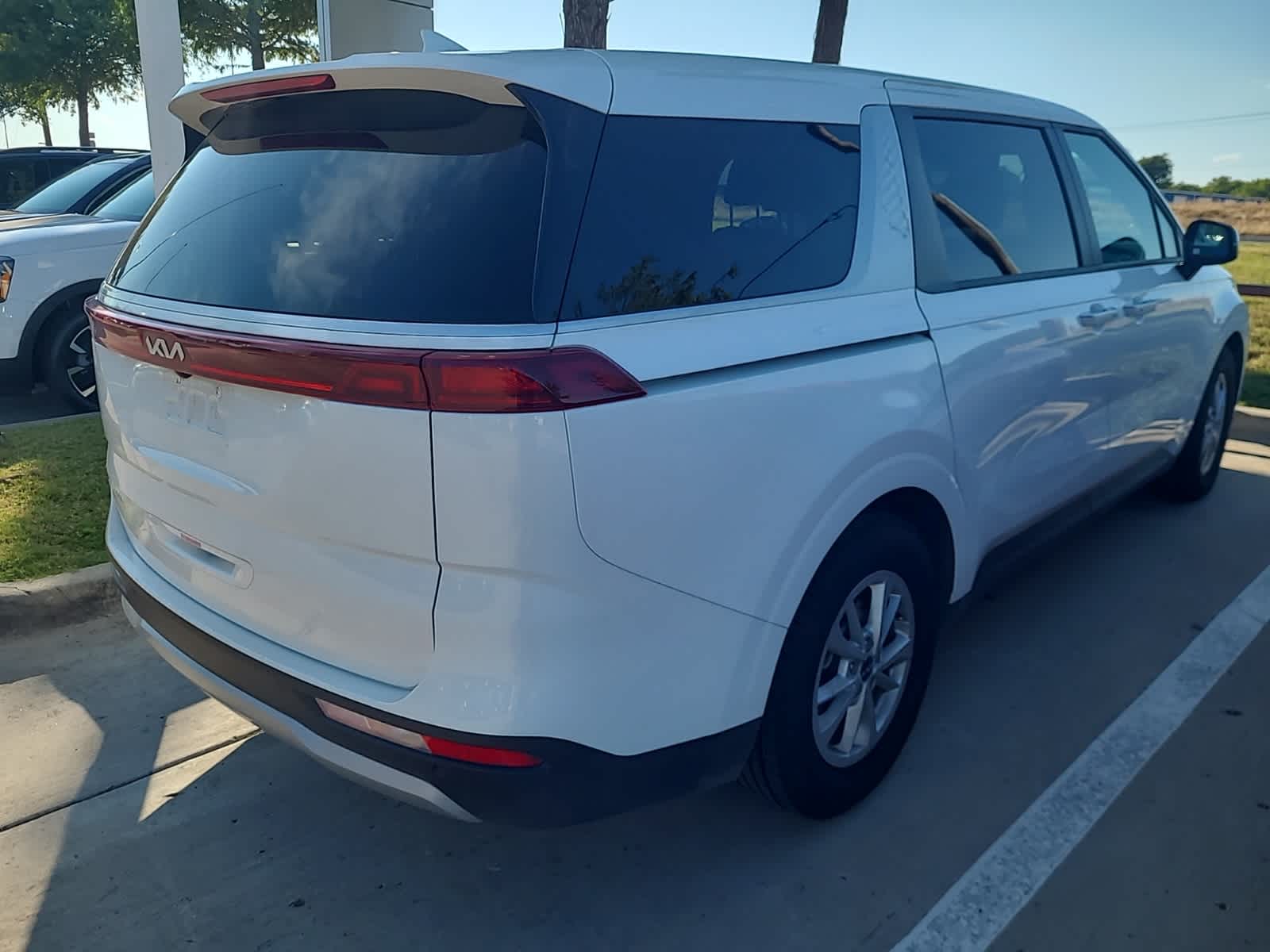 2024 Kia Carnival LX 3