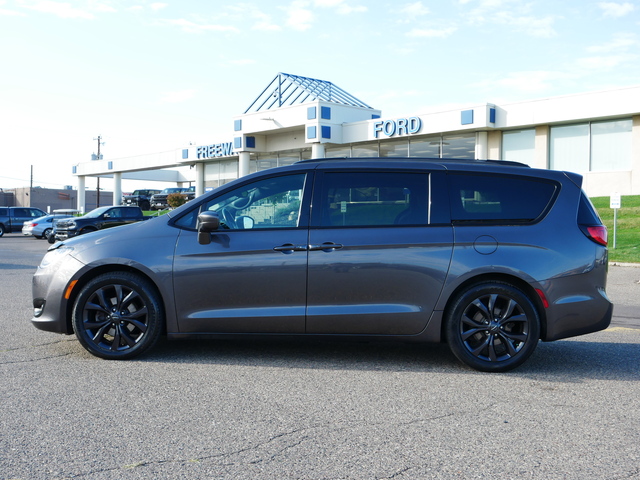 2018 Chrysler Pacifica Touring L 2