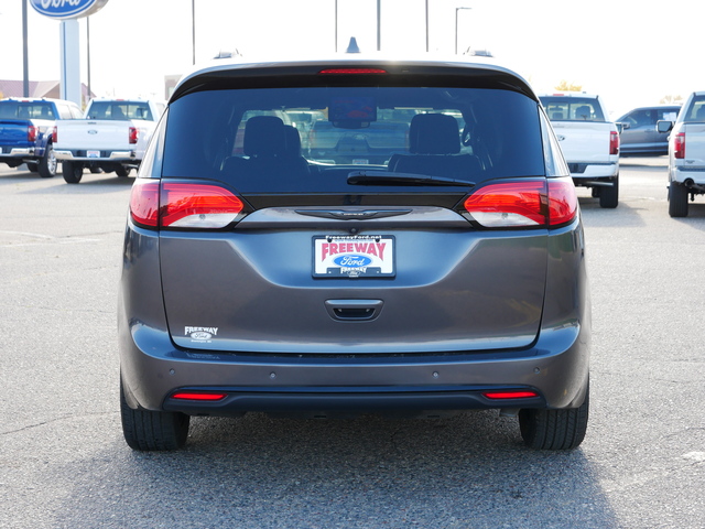 2018 Chrysler Pacifica Touring L 4