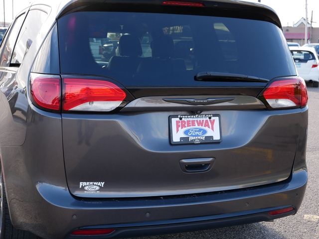 2018 Chrysler Pacifica Touring L 10