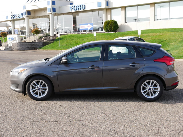 2017 Ford Focus SE 2