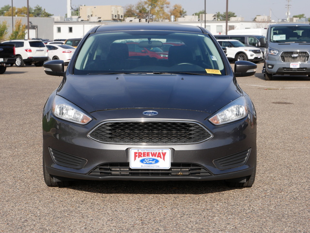 2017 Ford Focus SE 8