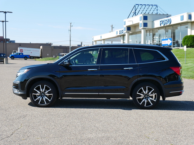 2022 Honda Pilot Touring 7-Passenger 2