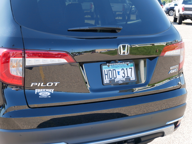 2022 Honda Pilot Touring 7-Passenger 8