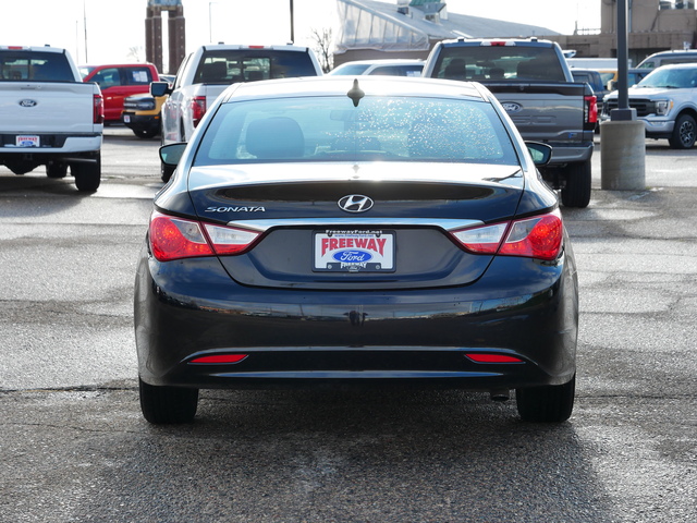 2011 Hyundai Sonata GLS 4