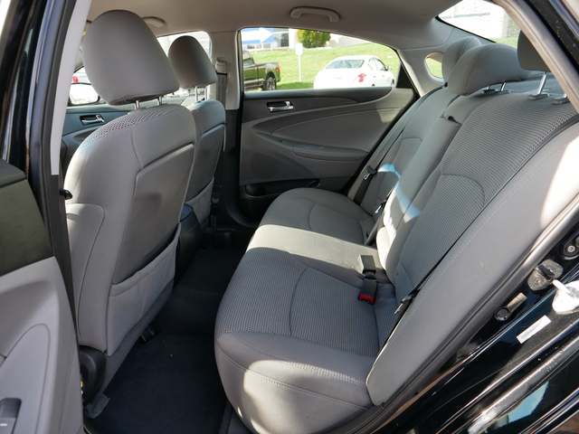 2011 Hyundai Sonata GLS 17