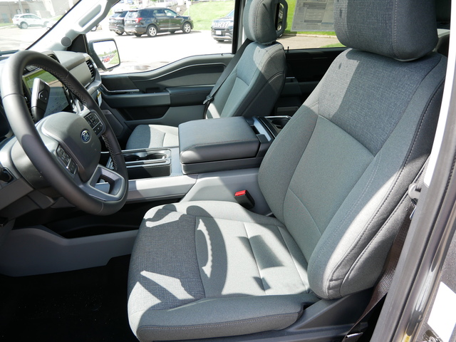 2024 Ford F-150 XLT w/ Pano Moonroof 13