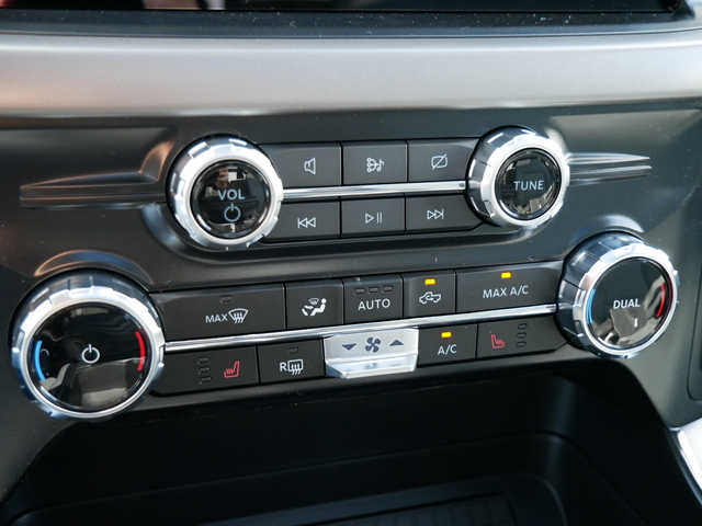 2024 Ford F-150 XLT w/ Pano Moonroof 24