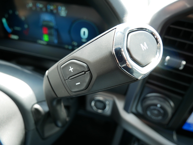 2024 Ford F-150 XLT w/ Pano Moonroof 25