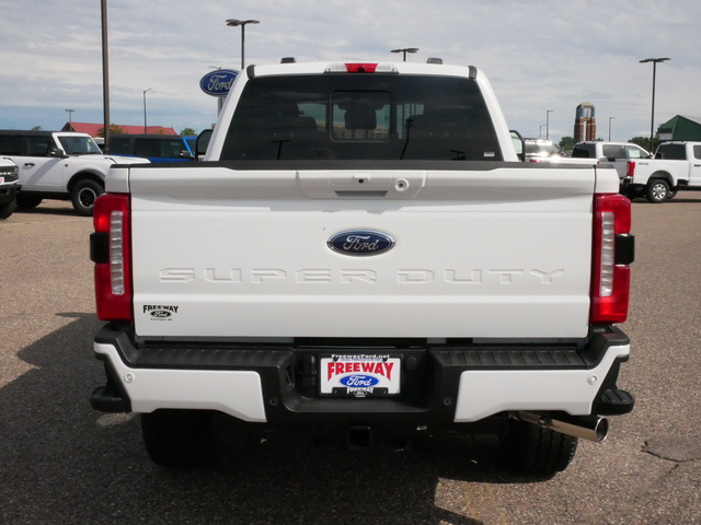 2024 Ford Super Duty F-350 SRW Lariat w/ Pano Moonroof 4