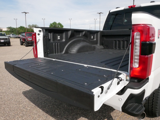 2024 Ford Super Duty F-350 SRW Lariat w/ Pano Moonroof 12