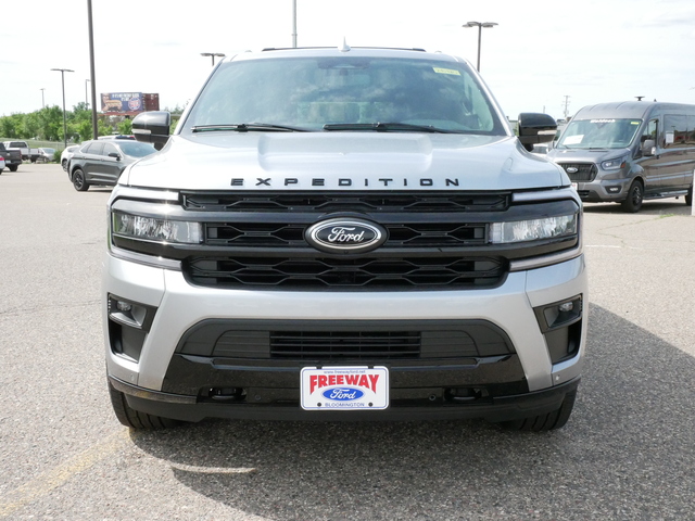 2024 Ford Expedition Limited w/ Stealth Performance Pack 8