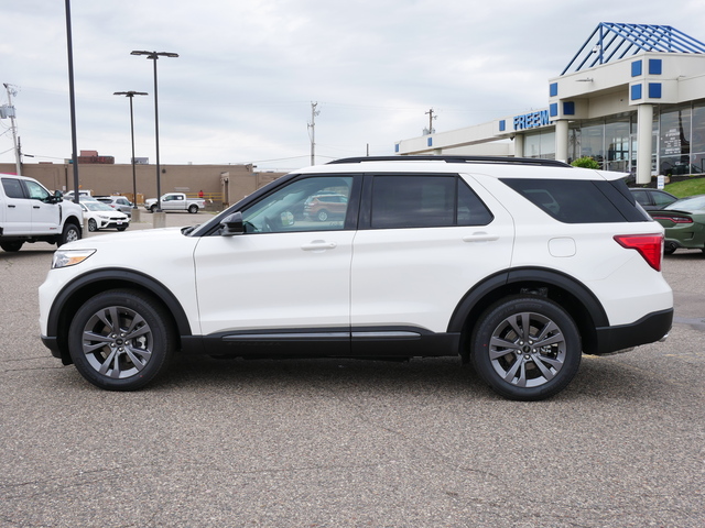 2024 Ford Explorer XLT  2