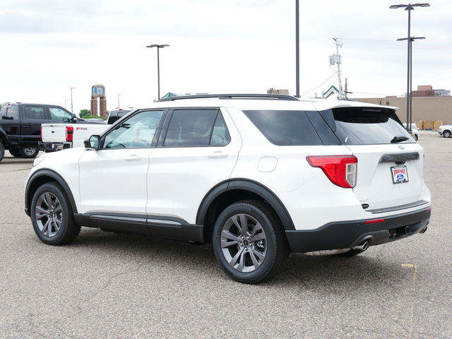 2024 Ford Explorer XLT  3