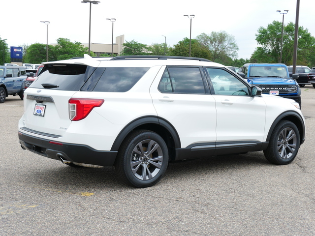 2024 Ford Explorer XLT  4