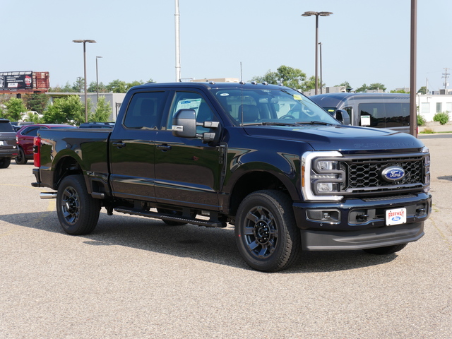 2024 Ford Super Duty F-350 SRW Lariat w/ Pano Moonroof 7