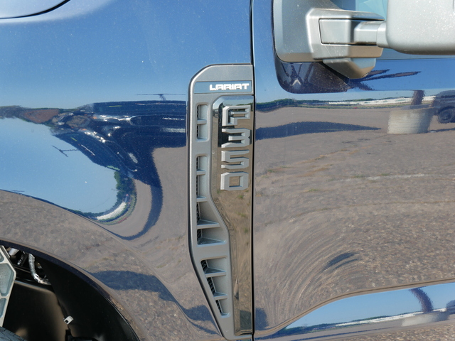 2024 Ford Super Duty F-350 SRW Lariat w/ Pano Moonroof 10