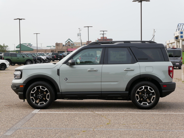 2024 Ford Bronco Sport Outer Banks w/ Heated Seats & Wheel 2