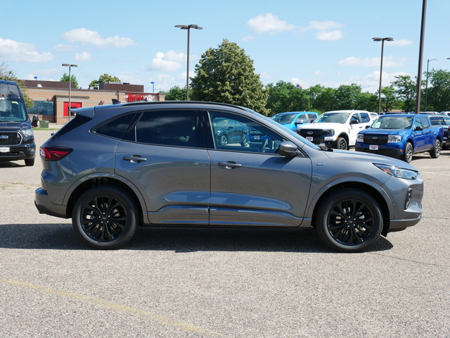 2024 Ford Escape ST-Line Elite w/ Pano Moonroof 6