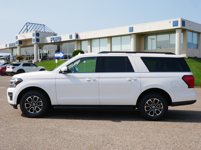 2024 Ford Expedition Max XLT w/ Pano Moonroof 2