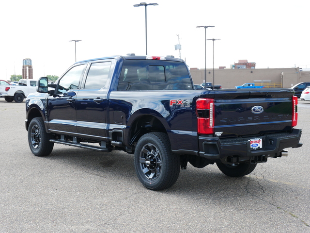 2024 Ford Super Duty F-350 SRW Lariat  3