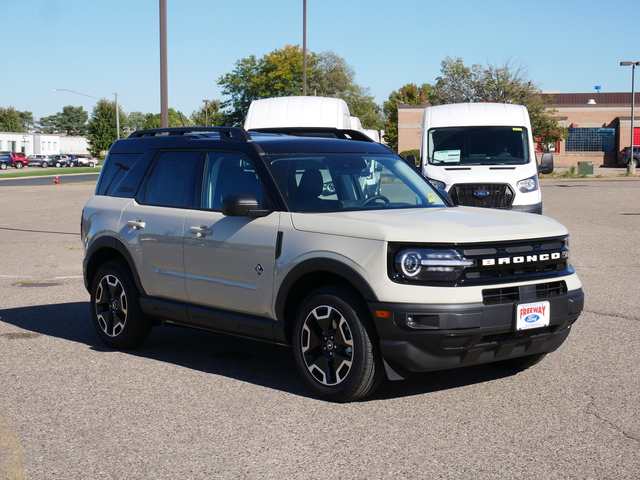 2024 Ford Bronco Sport Outer Banks w/ Heated seats & wheel 7