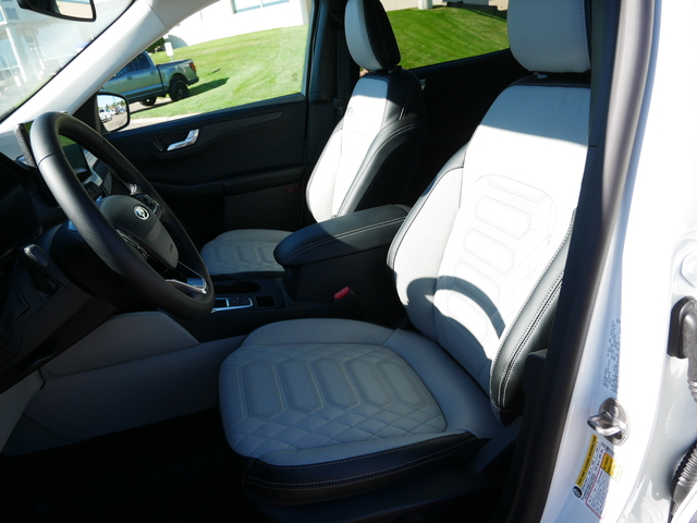 2024 Ford Escape Platinum w/ Panoramic Roof 13