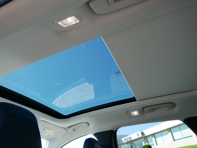 2024 Ford Escape Platinum w/ Panoramic Roof 18