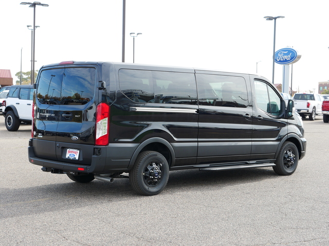 2024 Ford Transit Passenger Wagon XLT  32