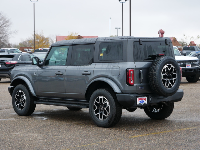 2024 Ford Bronco Outer Banks 3